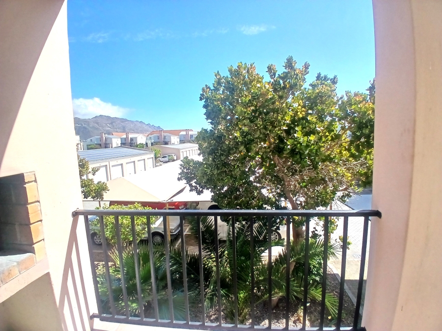 To Let 2 Bedroom Property for Rent in Gordons Bay Central Western Cape